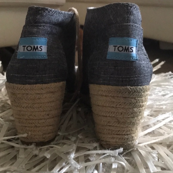 Toms Shoes - TOMS denim linen wedge. Woman's size 6.5